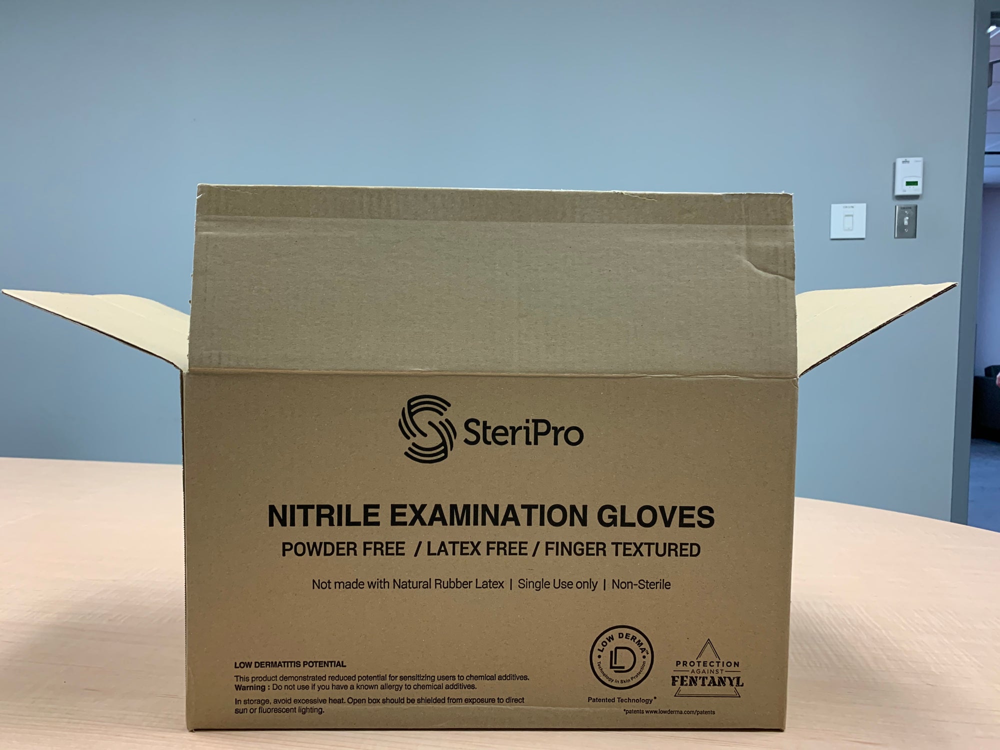Chemo Medical Grade Nitrile Gloves (250 Gloves in S,M,L or 230 Gloves XL)  - (Sizes Vary) | SteriPro Canada PPE Store.